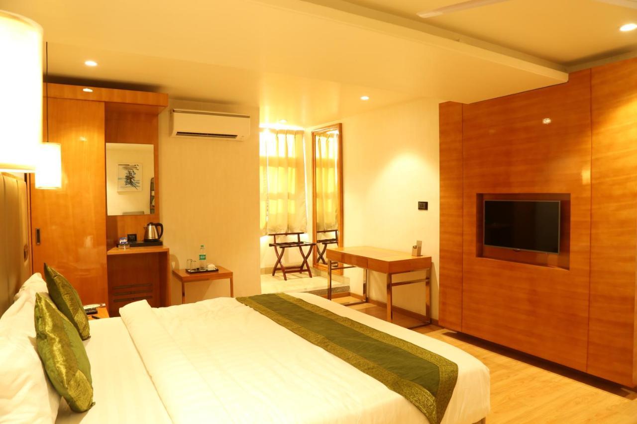 Hotel Reva Regency Bhopal Eksteriør bilde