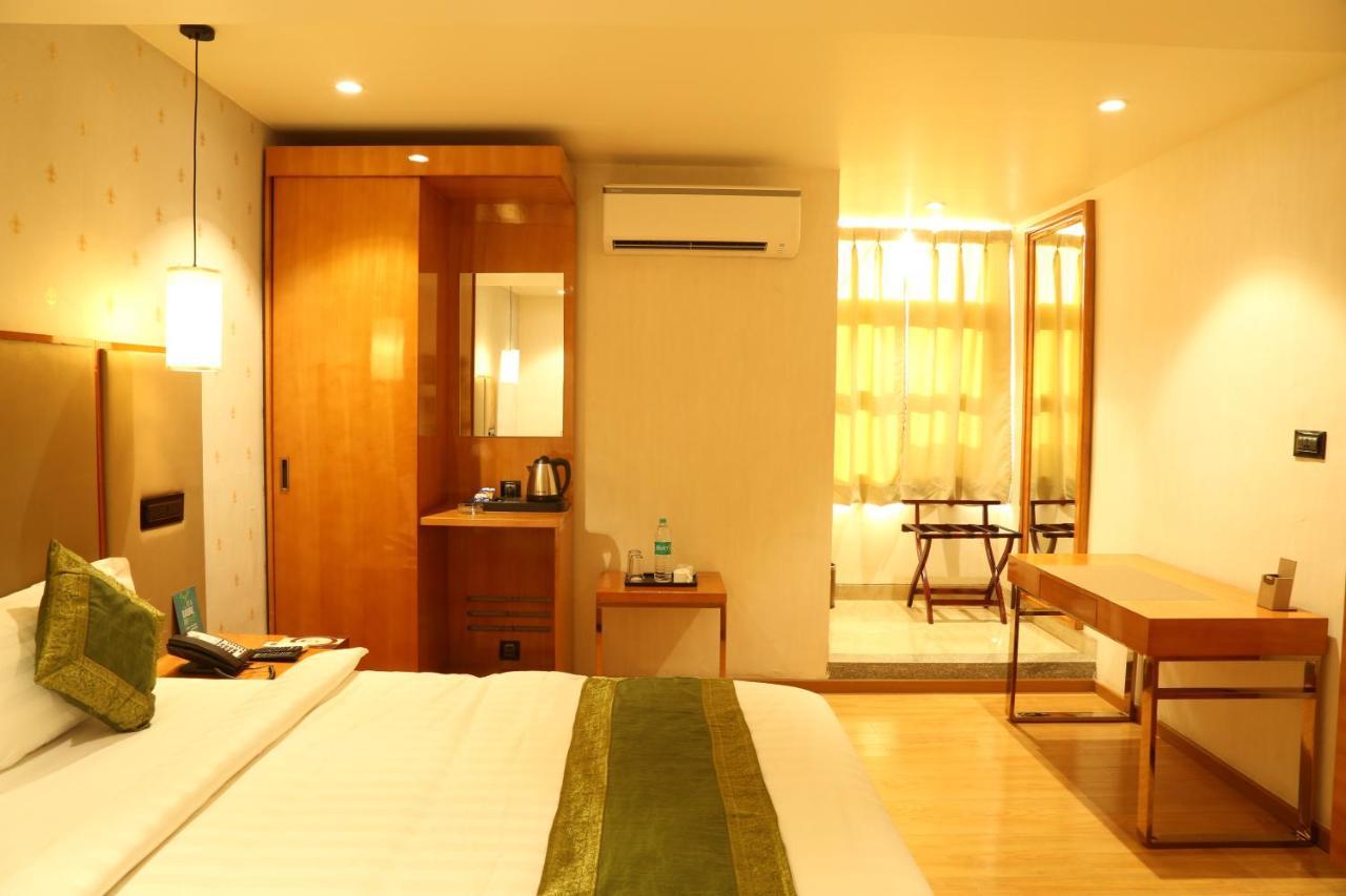 Hotel Reva Regency Bhopal Eksteriør bilde