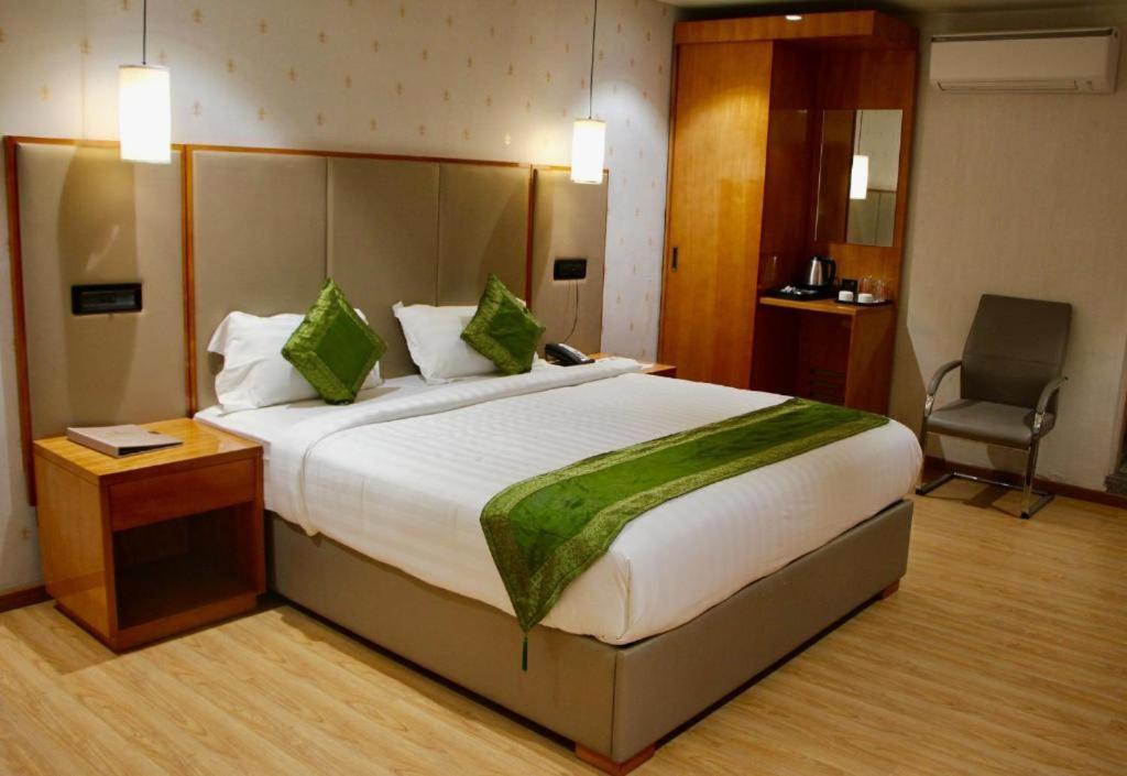 Hotel Reva Regency Bhopal Eksteriør bilde