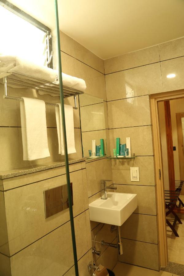 Hotel Reva Regency Bhopal Eksteriør bilde